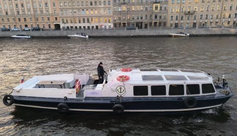 Аренда теплохода Москва 64